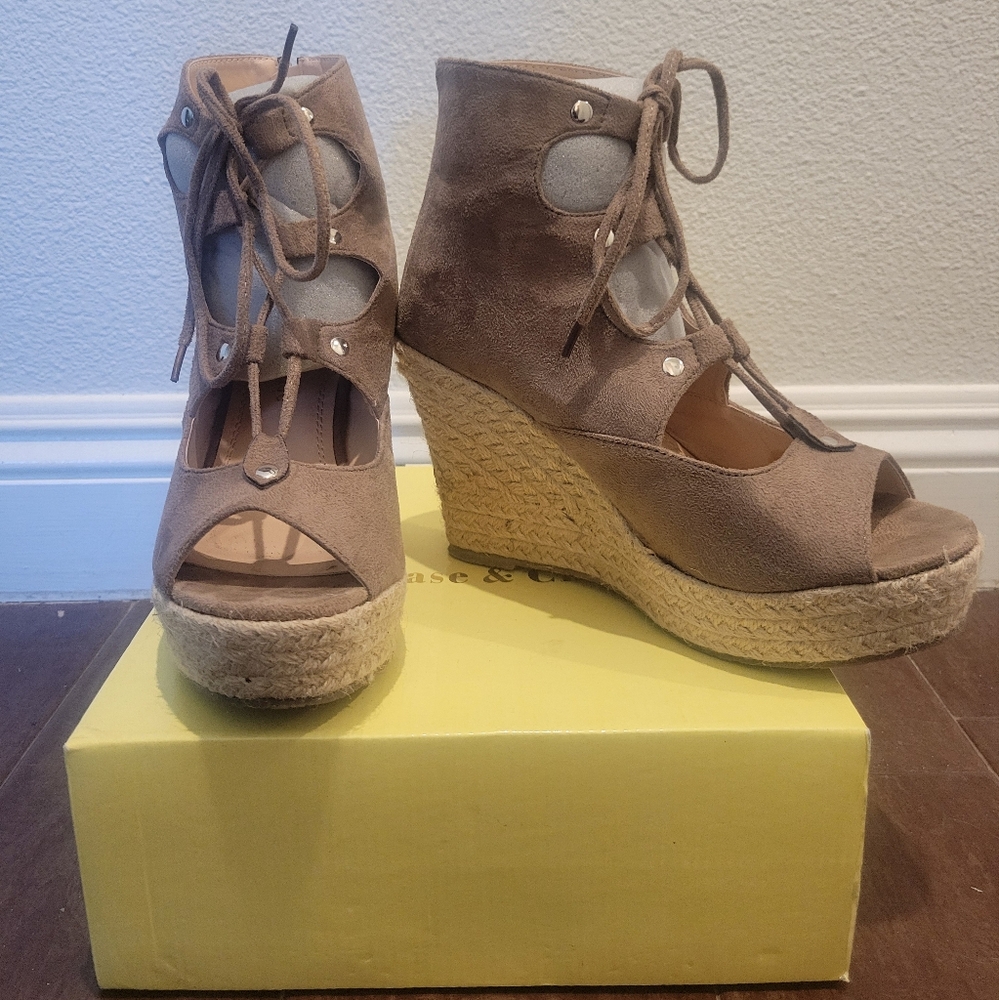 Chase &Chloe taupe suede size 8.5 wedge sandals